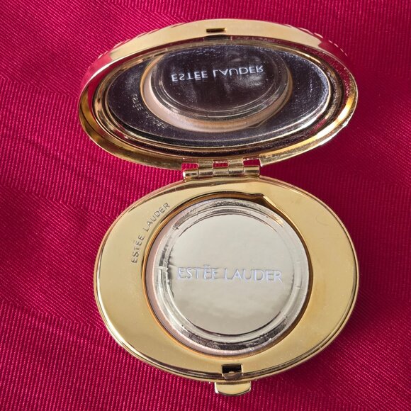 BRAND NEW, ESTE'E LAUDER, WAVES OF GOLD COMPACT LUCIDITY!!! - Picture 2 of 7